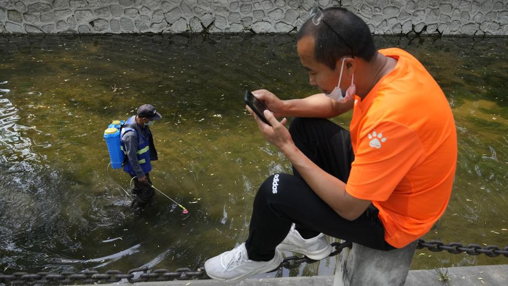 Nggak Biasa, Saluran Air di China Disemprot Disinfektan Gegara Corona