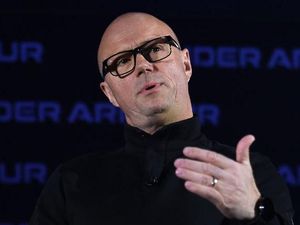 Bos Under Armour Patrik Frisk Mundur, Ada Apa Nih?