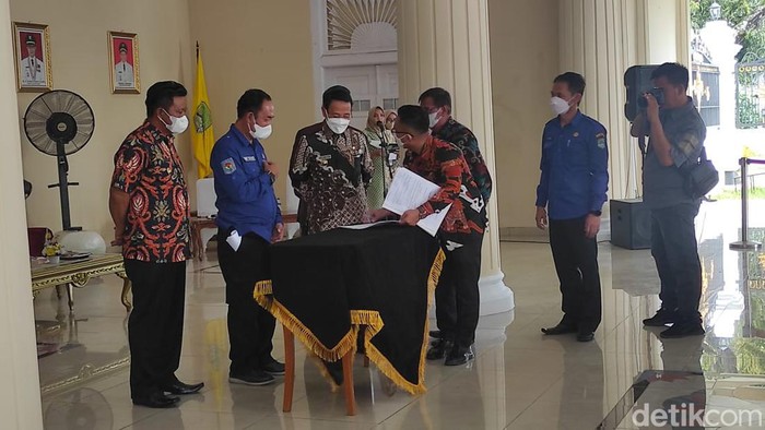 Pembagian dana hibah parpol di Majalengka