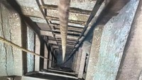Tidak hanya itu, terowongan ini dilengkapi dengan kereta api, listrik, dan juga sistem ventilasi.
