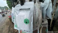 Untuk diketahui, Presiden Joko Widodo beberapa waktu lalu melonggarkan kebijakan wajib masker di luar ruangan.