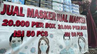 Pelonggaran aturan wajib masker di luar ruangan ini berdampak pada penjualan masker di kawasan ibu kota.
