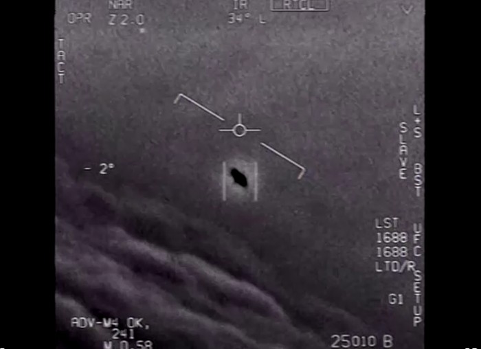 Pentagon merilis video penampakan misterius UFO atau Unidentified Aerial Phenomena (UAP). Video tersebut ditunjukkan dalam sidang publik di Kongres Amerika Serikat.