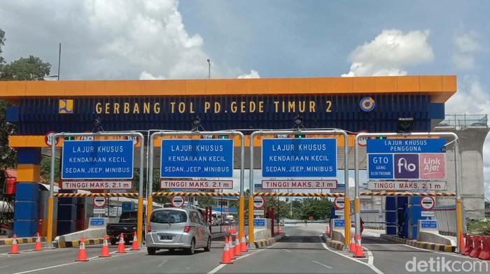 Bayar tol tanpa setop sedang diuji coba di ruas tol yang dikelola oleh PT Jasa Marga (Persero) Tbk. Kendaraan ditempeli stiker berbasis teknologi Radio Frequency Identification (RFID).