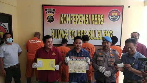 Polres Tabanan saat menggelar perkara pengungkapan 5 tersangka narkoba, Kamis (19/5/2022).