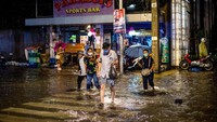 Otoritas setempat menargetkan proyek pencegahan banjir selesai akhir Mei ini tak hanya di Bangkok, tapi juga daerah lainnya. Departemen Drainase dan Limbah yakin, proyek-proyek tersebut pasti akan membantu meringankan situasi banjir Bangkok pada musim hujan seperti ini.