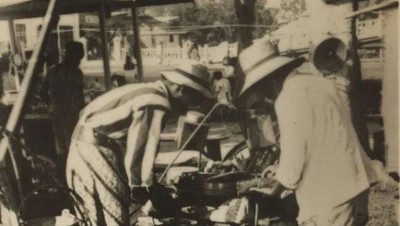Nostalgia Yuk! Ini 10 Potret Jadul Pedagang Makanan Kaki Lima di Batavia