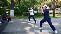 Mengutip Getty Images, upaya untuk memulihkan produksi dan kehidupan normal di Shanghai ini rencananya akan dilakukan dalam 3 fase. (Photo by Tian Yuhao/China News Service via Getty Images).