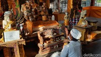 Penampakan makam Jayaprana. Jayaprana adalah rakyat biasa yang sempat diangkat anak oleh Raja Kalianget. Namun nahas, ia harus dibunuh lantaran Raja Kalianget ingin mempersunting istri Jayaprana yang bernama Layonsari. Layonsari yang tahu suaminya dibunuh, kemudian juga memutuskan untuk bunuh diri menyusul suaminya. Foto: Putu Intan/detikcom