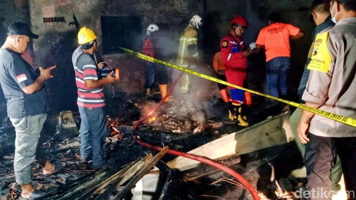 Rumah di Desa Plosowangi, Cawas, Klaten, terbakar tewaskan salah seorang penghuninya, Rabu (18/5/2022).