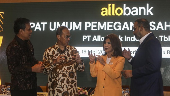 Direktur Utama Allo Bank Indra Utoyo berfoto usai Rapat Umum Pemegang Saham (RUPS) di Menara Bank Mega, Jakarta, Kamis (19/5/2022). RUPS tersebut membahas di antaranya pengangkatan Indra Utoyo sebagai direktur utama dan Aviliani sebagai komisaris utama PT Allo Bank Tbk. ANTARA FOTO/Asprilla Dwi Adha/tom.
