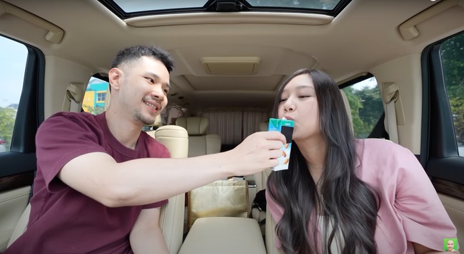 Video tersebut dibuat ketika Sisca dan Jess akan pergi ke Ancol. Sebelumnya keduanya tampak melakukan swab terlebih dahulu. Tak hanya itu, pasangan YouTuber tersebut juga menyempatkan diri untuk makan bersama makanan yang telah dimasak oleh Sisca. Foto: YouTube/Jess No Limit