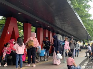 Cerita Warga Bandung Terlanjur Nyaman Pakai Masker