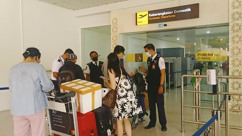 Suasana di areal keberangkatan penumpang domestik di Bandara Internasional I Gusti Ngurah Rai Bali pada beberapa waktu lalu.