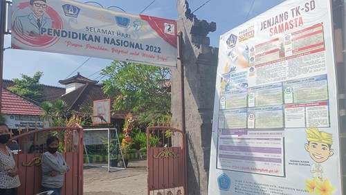 Suasana di SD Negeri 04 Kuta, Badung, Kamis (19/5/2022). Meski menggunakan sistem zonasi, sekolah ini sangat terbuka untuk para pendatang yang tinggal di dua banjar terdekat.
