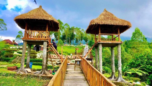 Taman Edelweis yang terletak di Banjar Dinas Temukus, Desa Besakih, Kecamatan Rendang, Kabupaten Karangasem