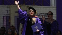 8 Momen Taylor Swift Raih Gelar Doktor Tanpa Kuliah dari Universitas New York