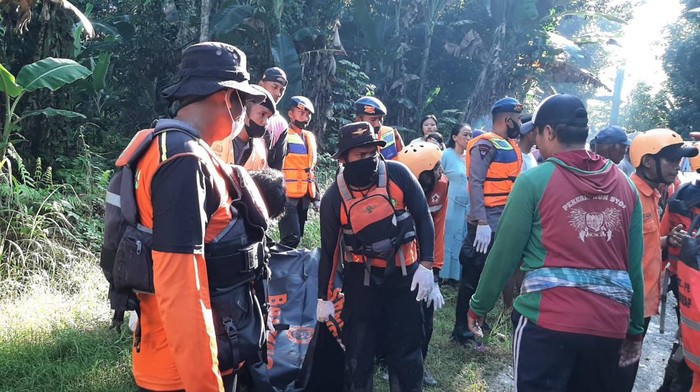 Tim SAR berhasil menemukan satu warga Sidrap yang sempat hilang terseret arus sungai.