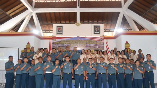 Sebagai upaya untuk meningkatkan implementasi Reformasi Birokrasi dan peningkatan kualitas Zona Integritas di Satker Lanal Denpasar telah dilaksanakan Sosialisasi Reformasi Birokrasi dan Bimbingan Teknis Pembangunan Zona Integritas  dan Pendampingan Reformasi Birokrasi TNI AL bidang Tata Laksana bagi seluruh Perwira dan Anggota Lanal Denpasar,  Kamis (19/5/2022) bertempat gedung IGP Dwinda Mako Lanal Denpasar Jalan Raya Sesetan 331 Denpasar Bali.