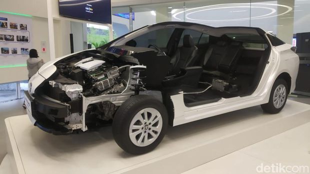 Toyota Punya 'Markas Mobil Listrik', Bisa Test Drive Hingga Jajal Isi Daya