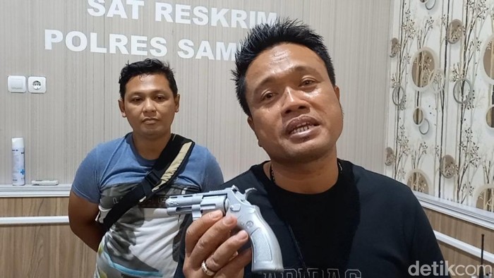 Viral orang bawa celurit dan senpi di Sampang