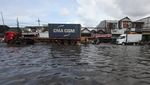 Waduh, Permukiman Warga di Kalianak Surabaya Terendam Banjir Rob