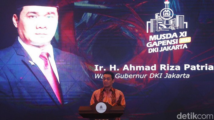 Wagub Riza Patria Buka Musda XI Gapensi Jakarta Wakil Gubernur DKI Jakarta Ahmad Riza Patria didampingi Ketua Umum Badan Pengurus Pusat (BPP) Gabungan Pelaksana Konstruksi Nasional Indonesia (Gapensi) Iskandar Z Hartawi dan Ketua Badan Pengurus Daerah (BPD) Gapensi DKI Jakarta Gibson Nainggolan membuka Musyawarah Daerah (Musda) XI Gapensi DKI Jakarta di Jakarta Selatan, Kamis (19/5/22). Gapensi berharap bisa bekerjasama dengan pemerintah provinsi DKI Jakarta untuk membangun kontruksi dan meningkatkan perekonomian pengusaha dan masyarakat Ibukota.