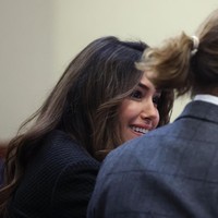 Kepiawaian Camille Vasquez di persidangan menarik perhatian penggemar Johnny. Dalam sebuah video yang viral di TikTok, ia berkali-kali melontarkan keberatan atas pengalihan pengacara Amber. Sebagian besar keberatan itu disetujui oleh hakim. Karenanya, di kolom komentar Camille mendapat pujian dari fans dengan sebutan keren hingga ratu bahkan dari sesama pengacara. Lihat beritanya di sini. Foto: Getty Images