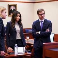 Camille adalah salah satu dari tim pengacara Johnny Depp dari law firm terkenal, Brown Rudnick. Berdasarkan situs perusahaannya, wanita 37 tahun itu punya spesialisasi ligitasi dan arbitrase. Ia pun sering dipercaya untuk menangani kasus-kasus pencemaran nama baik dari pihak penggugat, seperti Johnny. Foto: Getty Images