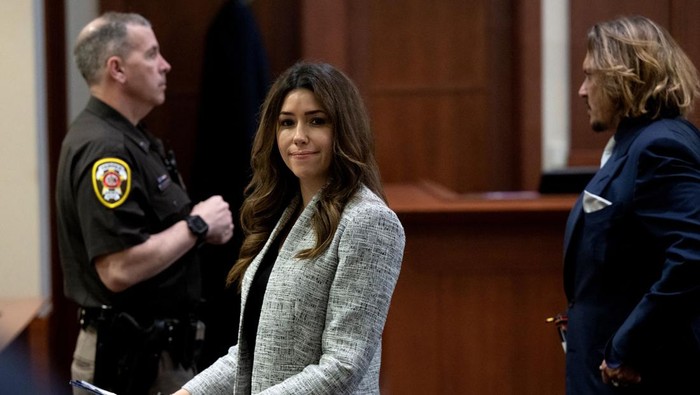 1239937338 US Attorney Camille Vasquez (C) arrives during the $50 million Depp vs Heard defamation trial at the Fairfax County Circuit Court in Fairfax, Virginia, on April 12, 2022. (Photo by Brendan Smialowski / POOL / AFP) (Photo by BRENDAN SMIALOWSKI/POOL/AFP via Getty Images)