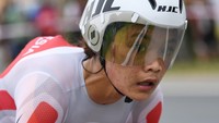 Ayustina meraih medali emas di cabang balap sepeda nomor Womens Road Race Individual Time Trial yang digelar hari ini. (Aditya Putra/Antara Foto).  