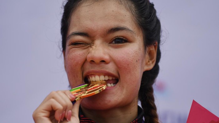 Indonesia kembali menambah pundi-pundi medali di SEA Games 2021. Dua medali emas diraih oleh lifter senior Eko Yuli Irawan dan pesepeda Ayustina Delia Priatna.