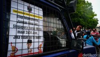 Diketahui, Singapura menolak kedatangan UAS karena dinilai sebagai penceramah ekstrem.