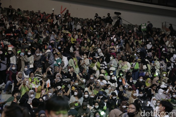 Allo Bank Festival Day 1 NCTzen, fans NCT Dream, memadati Istora Senayan di Allo Bank Festival Day 1 pada Jumat (20/5/2022).
