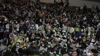 Ada NCTzen yang antre sejak semalam lho demi bisa menyaksikan NCT Dream paling depan di Allo Bank Festival hari ini! (Foto: Hanif/detikcom) 