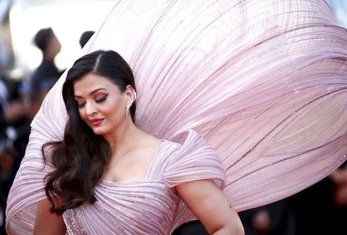 Aishwarya Rai poses for photographers upon arrival at the premiere of the film 'Armageddon Time' at the 75th international film festival, Cannes, southern France, Thursday, May 19, 2022. (Photo by Vianney Le Caer/Invision/AP)