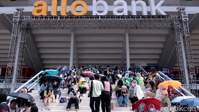 Puluhan gerai makanan dan minuman tersedia di Allo Bank Festival 2022. Bazaar makanan bersar-besaran ini tentunya asyik untuk dijadikan ajang wisata kuliner.