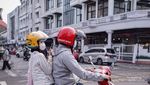 Keliling Bandung Naik Vespa Listrik, Seru Euy...