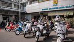 Keliling Bandung Naik Vespa Listrik, Seru Euy...