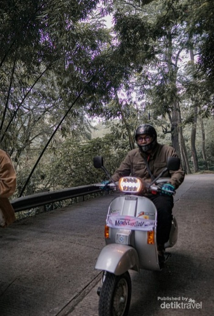 Vespa Listrik kuat menanjak sampai ke Lembang