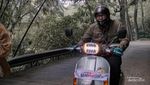 Keliling Bandung Naik Vespa Listrik, Seru Euy...