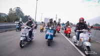Menyusuri jalanan Bandung dengan Vespa Listrik