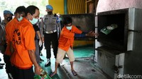 Pemusnahan narkoba ini menggunakan alat insinerator dengan suhu tinggi. 