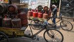Totalitas Becak di India, Angkut Es Balok hingga Rangka Mobil Bekas