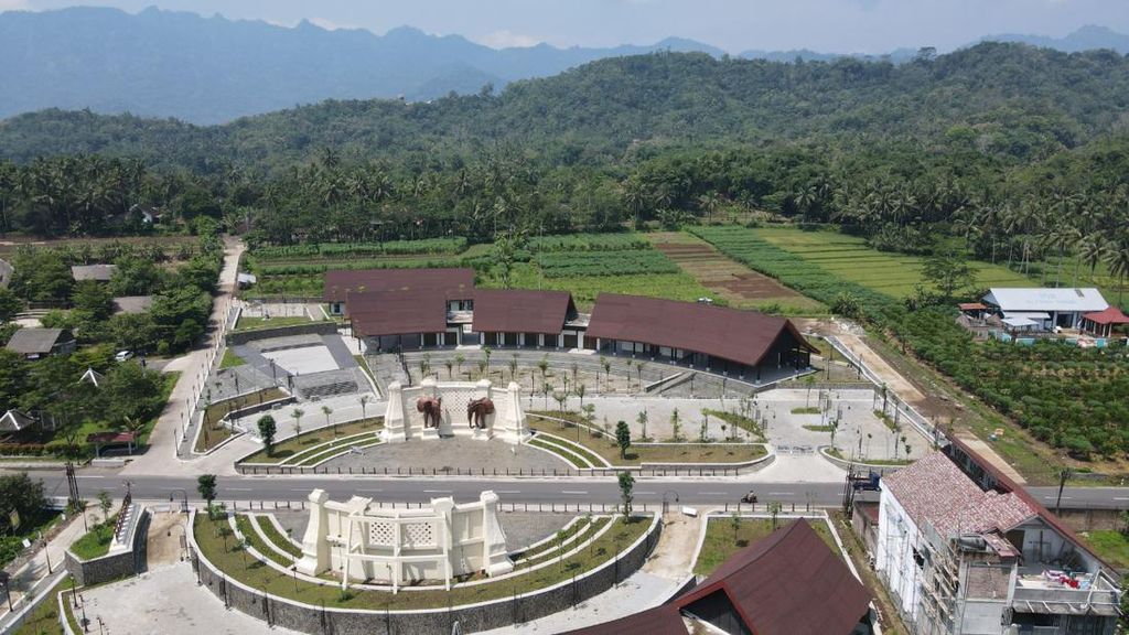 Permudah Akses, Abipraya Tuntaskan Bangun 3 Gerbang Ikonik ke Borobudur