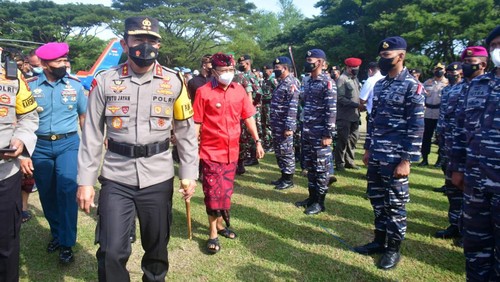 Danlanan Denpasar saat mengikuti gelar pasukan Ops Puri Agung V 2022 bersama Gubernur Bali Wayan Koster dan kapolda Bali di Lapangan Lagoon, Nusa Dua