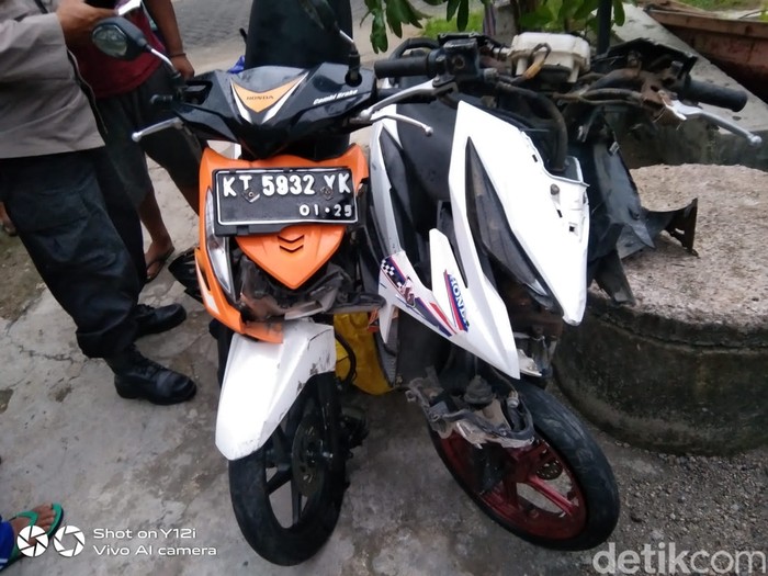 Dua motor yang terlibat kecelakaan adu moncong di Blitar