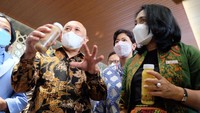 Untuk itu mereka berkomitmen untuk mendukung penguatan UMKM melalui berbagai program di masing-masing kementerian. Menteri PPPA, Bintang Puspayoga menyatakan UMKM terbukti dapat memberikan kontribusi hingga 40% dari pendapatan nasional di negara berkembang dan mampu menyerap banyak tenaga kerja. 