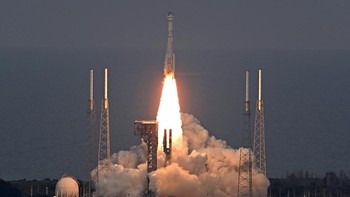 Kapsul Boeing CST-100 diluncurkan di atas roket United Launch Alliance Atlas 5 pada uji terbang kedua tanpa awak ke Stasiun Luar Angkasa Internasional. (REUTERS/Steve Nesius).