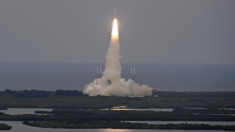 Kapsul Boeing CST-100 Starliner meluncur ke ruang angkasa dari Cape Canaveral, Florida, AS, pada Kamis (19/5) waktu setempat. Yuk, lihat foto peluncurannya.